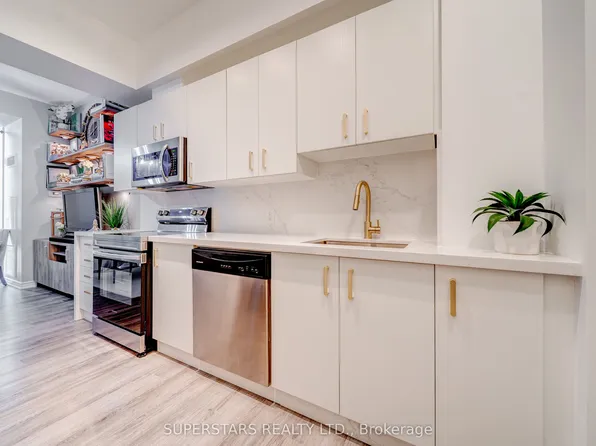 11611 Yonge St #525, Richmond Hill, ON L4E 1G2