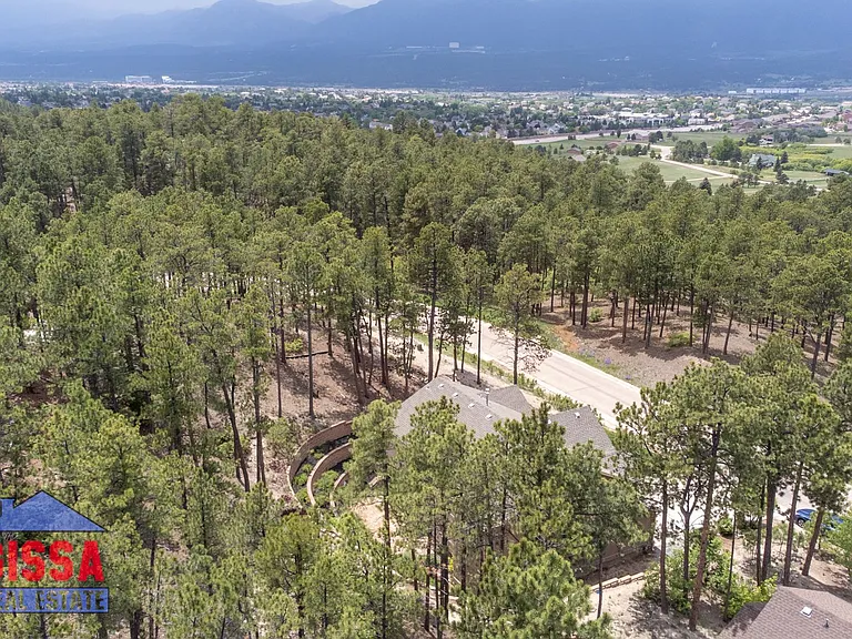 1043 Longspur Ln — Photo 6
