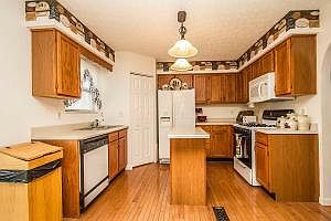 5th image of 399 Oak Breeze Dr