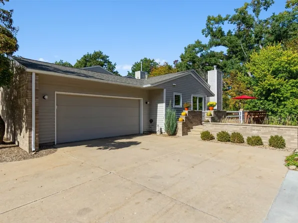 732 E Post Ct SE, Cedar Rapids, IA 52403