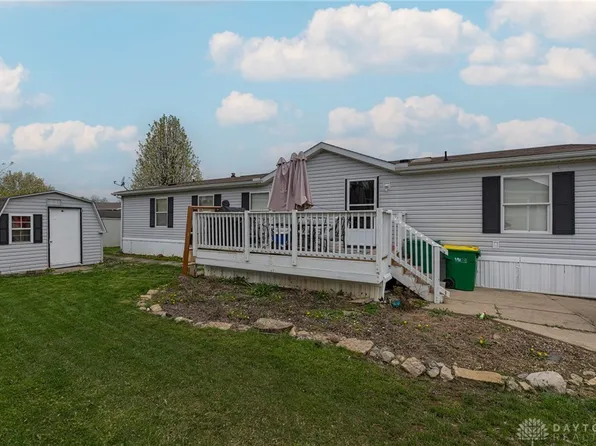 11142 Oakwood Village Blvd, Miamisburg, OH 45342