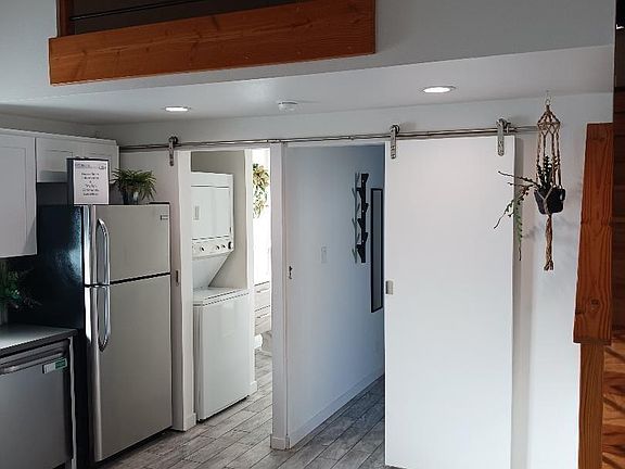 4th image of 831 Ryland St