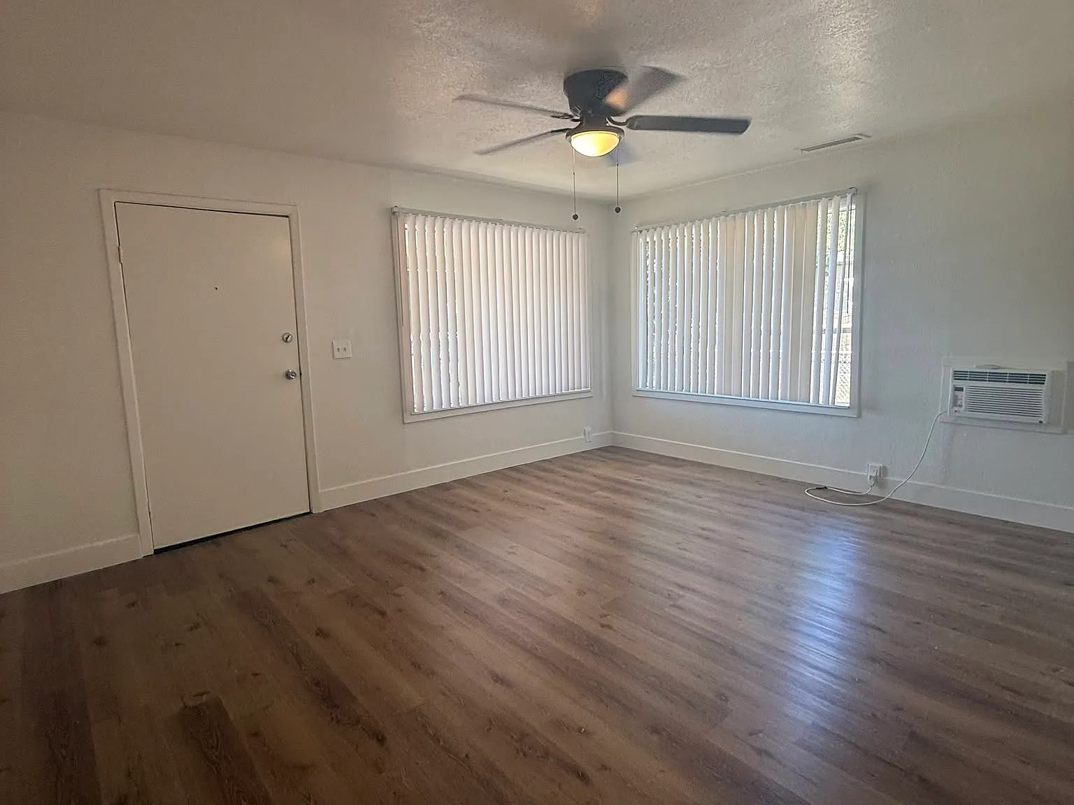 4 bed, 1408 sqft, $1,975 — Photo 3