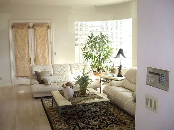 Living/front room