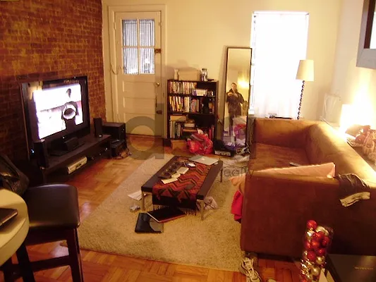 Rented by DSA Realty | media 48