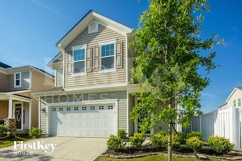 4 bed, 2.5 bath, 2488 sqft, $3,240 — Photo 3