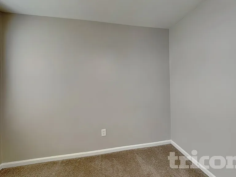 106 Newport Dr — Photo 5