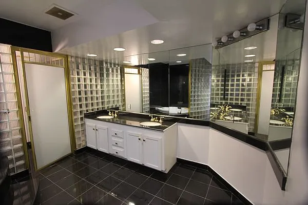 Sold by Real Estate Investors Group LLC | media 22