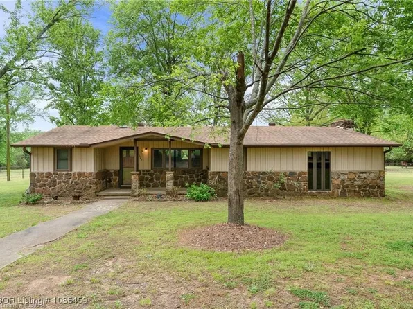 10549 Winn Mountain Pl, Mountainburg, AR 72946