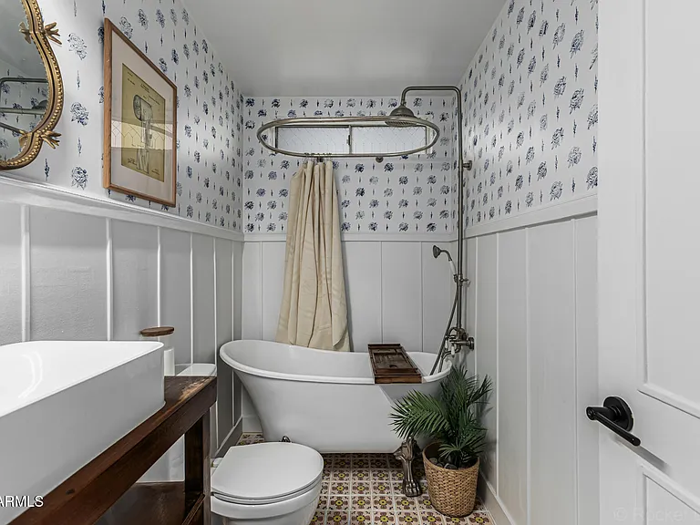 2200 N Los Altos Dr — Photo 24