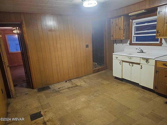 2nd image of 1108 Charles St