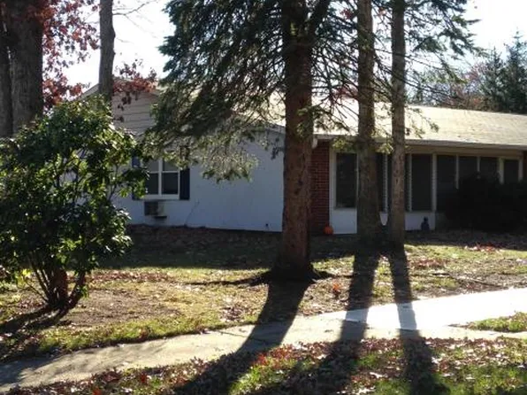 303A Malvern Ct, Lakewood, NJ 08701
