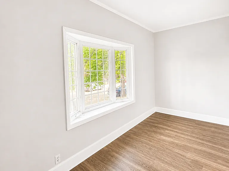 381 Leslie St #1 — Photo 9