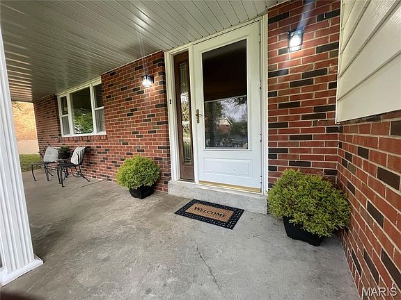 3rd image of 20 Montauk Dr
