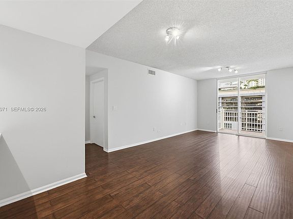 4th image of 185 SE 14th Ter APT 1010