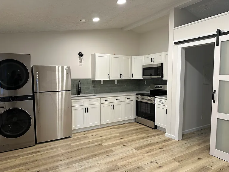 2811 Glenpark Rd — Photo 3
