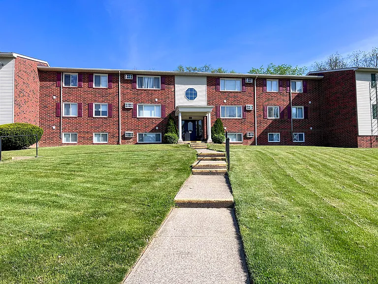 Stoney Creek Apartments — Photo 2