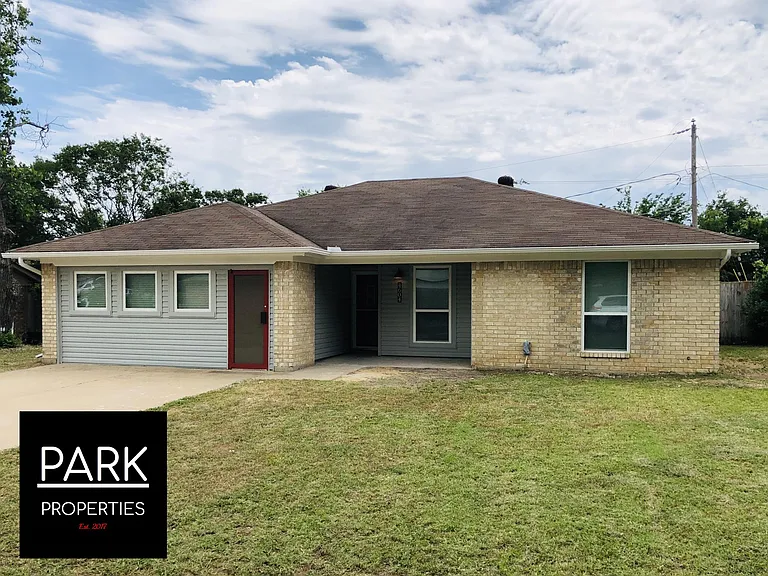 4604 Cedar Ridge Dr — Photo 1