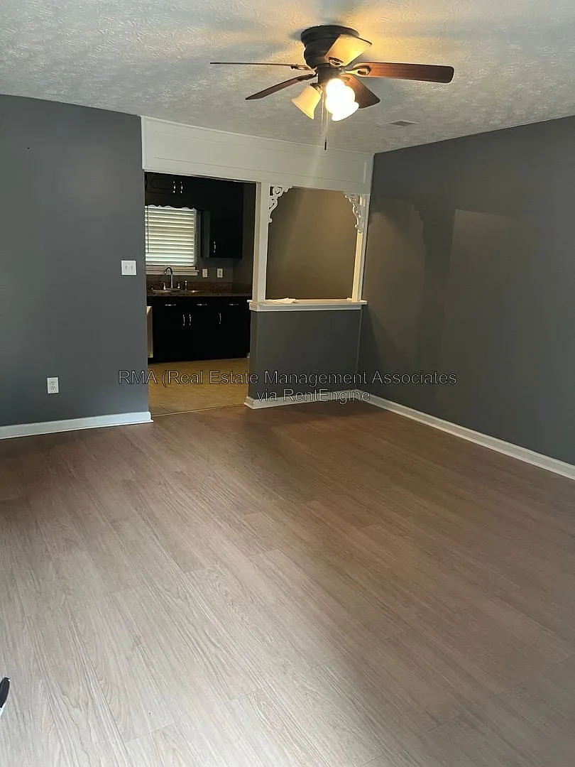 2 bed, 1.0 bath, 864 sqft, $1,300 — Photo 1