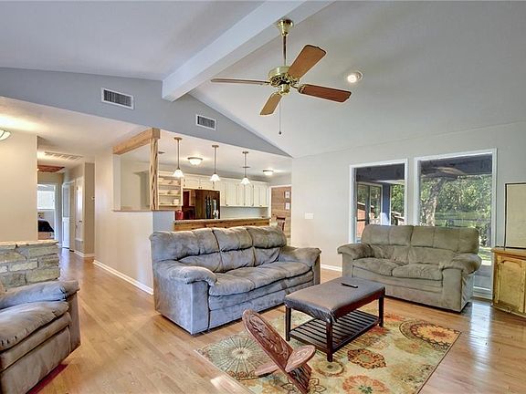 5th image of 1006 Elm Ln