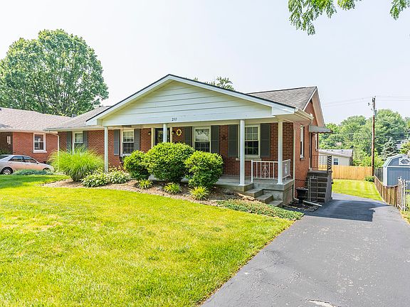 3rd image of 210 Loch Lomond Dr