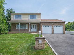 4 Jocine Dr, Fairfield, NJ 07004