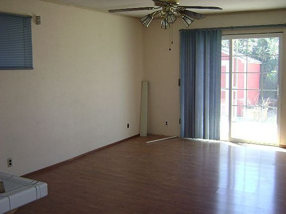 4th image of 546 Silver Dr