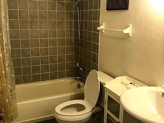 4th image of 365 Tyrella Ave APT D