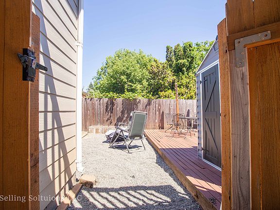 5th image of 304 NE 45th St