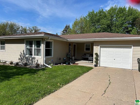 2nd image of 3459 Idlewood St