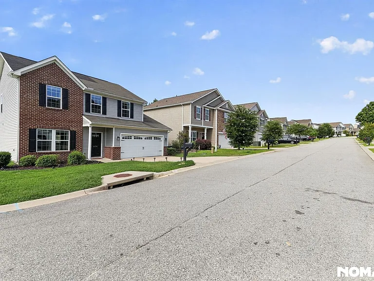 676 Twisted Oak Ct — Photo 28