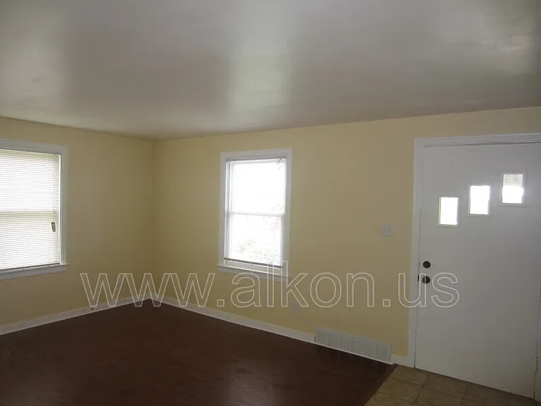 2411 Webster Ave — Photo 4