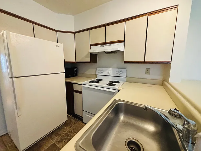 1204C University Ter — Photo 6