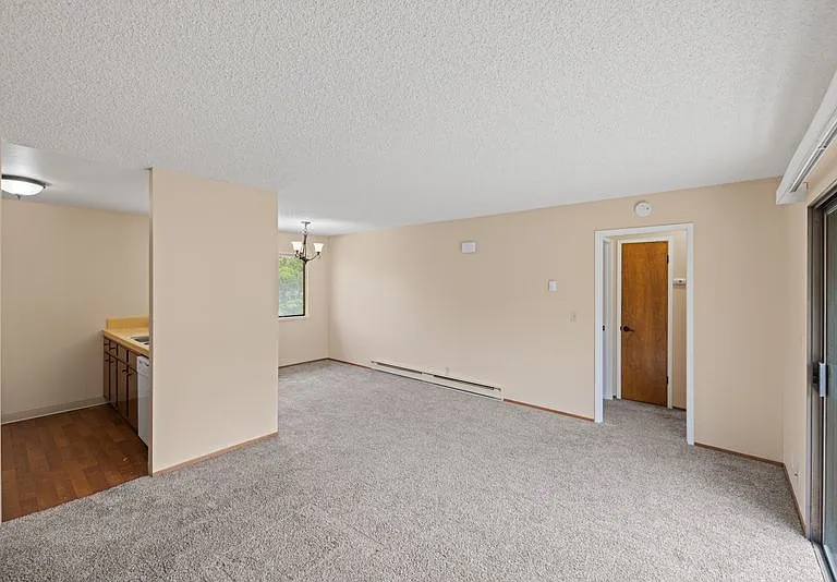 Park Plaza Apartments — Photo 9