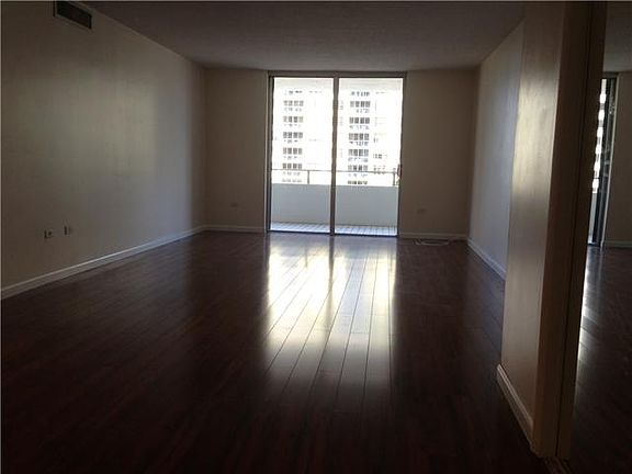 4th image of 5555 Collins Ave APT 6Y