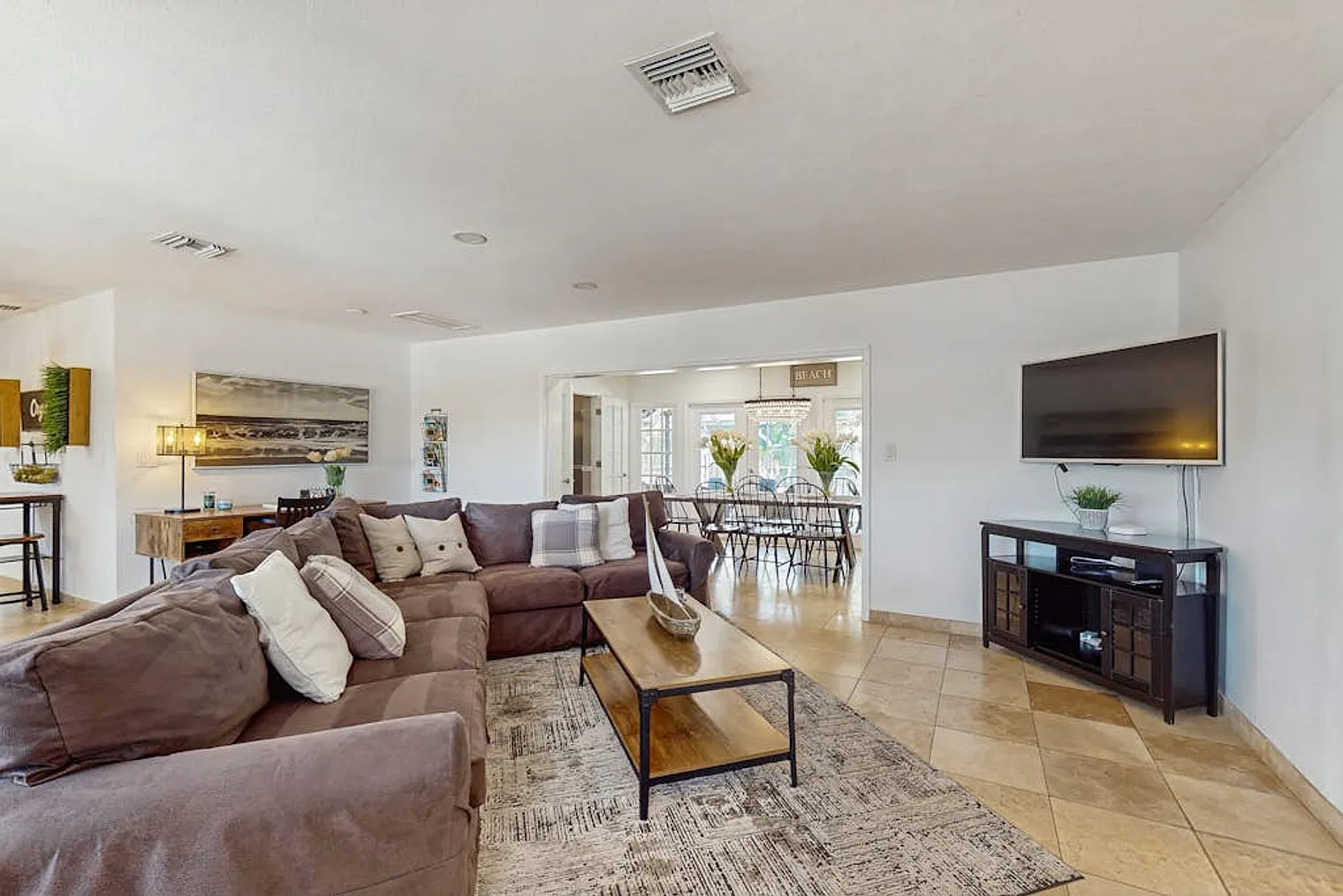4 bed, 2.0 bath, 2098 sqft, $7,371 — Photo 2