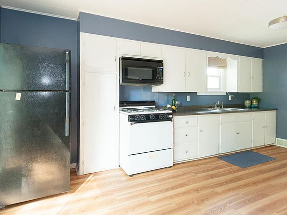 5th image of 419 Buchanan Ave