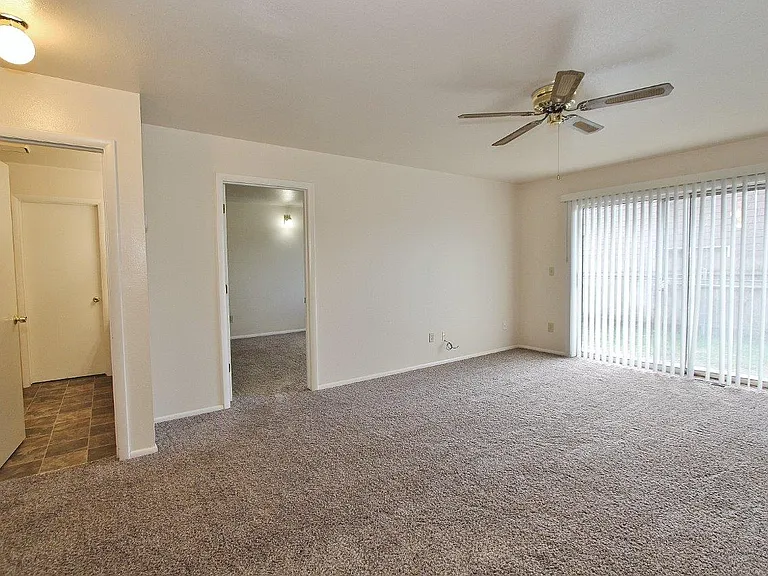 551 N Moffatt Ave #7 — Photo 11