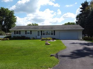 1014 Cottonwood Dr, Stoughton, WI 53589