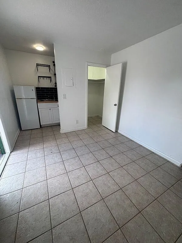 1 bed, 1.0 bath, 390 sqft, $1,195 — Photo 1