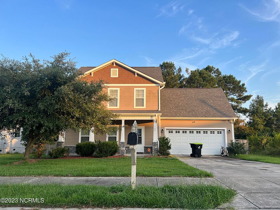 2nd image of 709 Jasmine Ln
