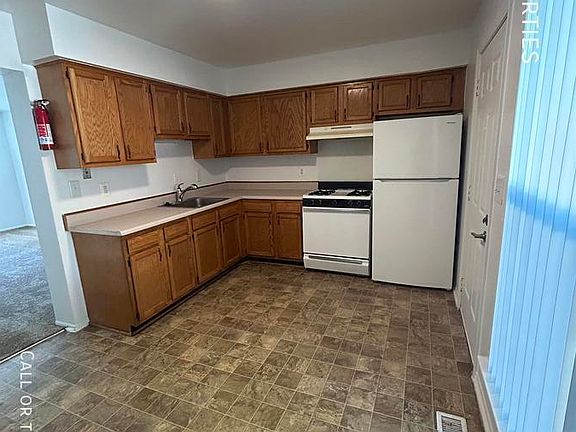 2nd image of 692 Villa Dr