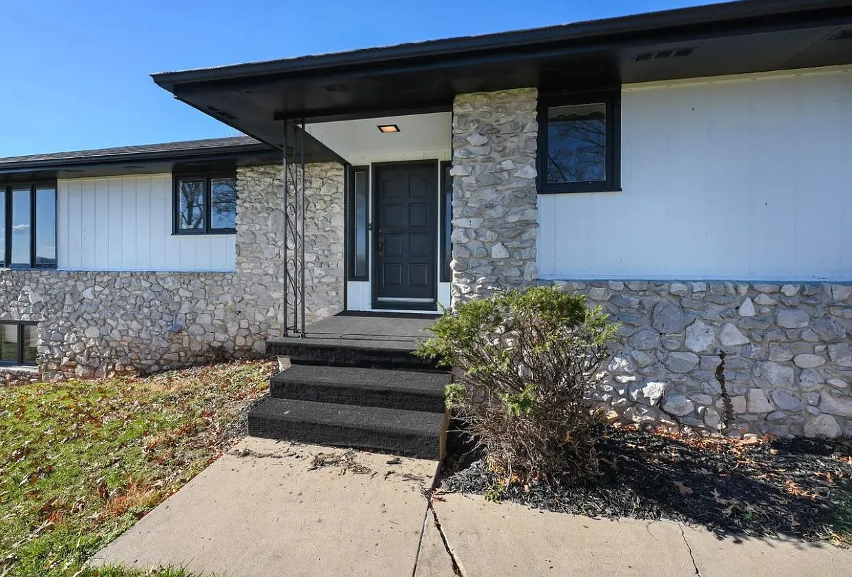 2 bed, 2.5 bath, 2493 sqft, $2,295 — Photo 1