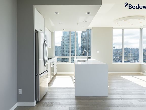 4th image of 1005 Beach Ave