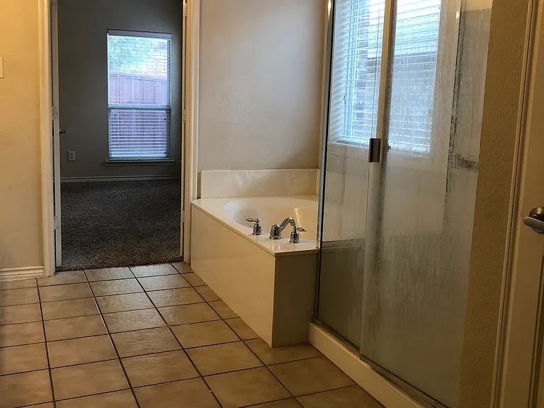 8304 Hitching Trl — Photo 10