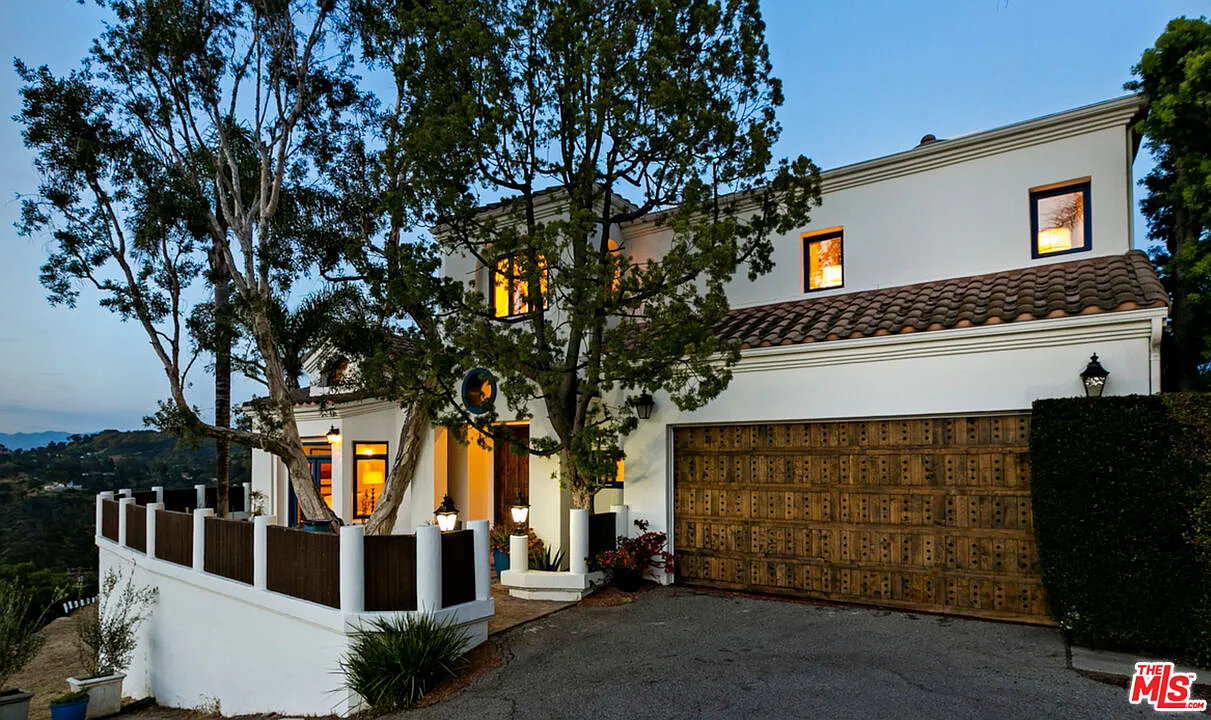 4 bed, 3.0 bath, 3952 sqft, $11,000 — Photo 3