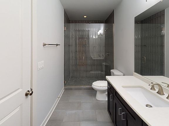 5th image of 1910 W Sunnyside Ave APT 1E