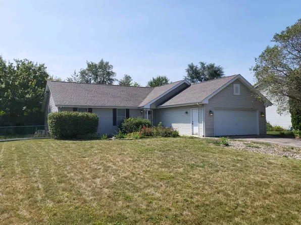 4823 Pine Al Dr, Machesney Park, IL 61115