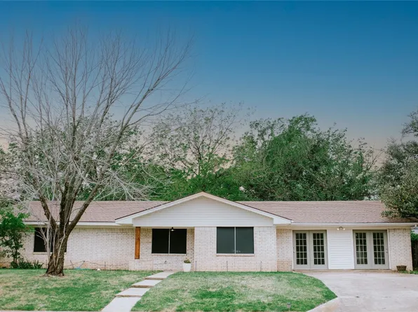 914 N Pecan St, Hico, TX 76457