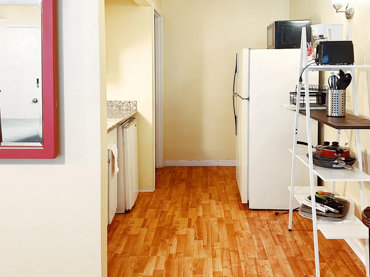 Studio, 450 sqft, $1,850 — Photo 4